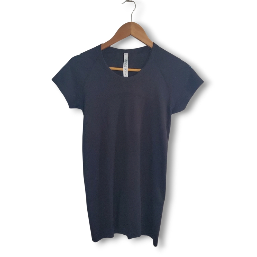 Lululemon Black Swift Stride Tee Charlotte Hornets, Size 8